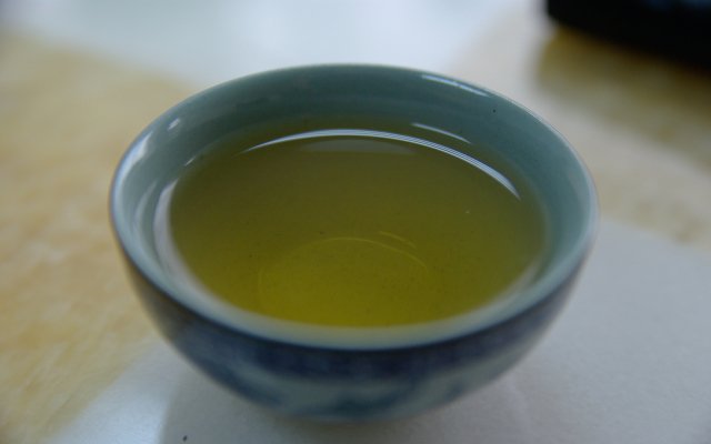Small_cup_of_green_tea